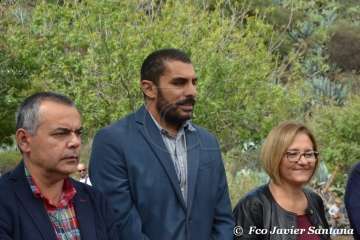 Emotivo acto de descubrimiento de la placa del pasaje que recuerda al periodista Adolfo Santana en Cernícalos (Foto TA)